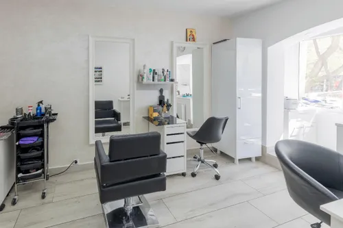 Imagine Salon si Coafor Poeme by Andreea Bunea